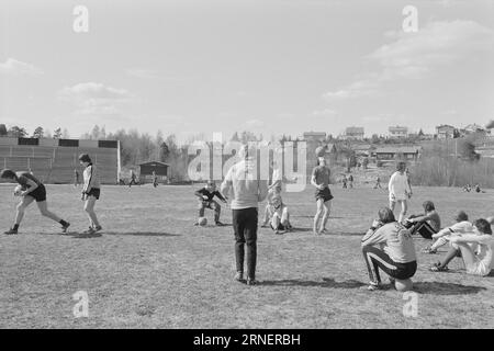 Aktuell 19 - 1974: Jetzt will er Profi werden Tom Lund hat im vergangenen Jahr lukrative Angebote abgelehnt. In diesem Jahr ist er jedoch mehr darauf bedacht, ein Profi zu werden, und er glaubt nicht, dass er seine Chancen vertan hat. Aber zuerst will er sehen, wie Lillestrøm in der 2. Division zurechtkommen kann. Foto: Sverre A. Børretzen / Arve Torkelsen / aktuell / NTB ***FOTO NICHT VERARBEITETES BILD*** dieser Text wurde automatisch übersetzt! Stockfoto