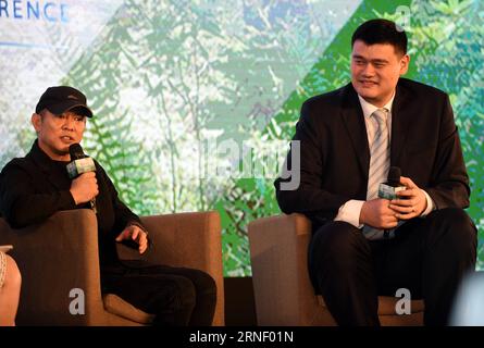 (160709) -- HANGZHOU, 9. Juli 2016 -- Yao Foundation Gründer Yao Ming (R) und One Foundation Gründer Jet Li nehmen an der ersten XIN Philanthropy Konferenz in Hangzhou, Hauptstadt der ostchinesischen Provinz Zhejiang, am 9. Juli 2016 Teil. ) (wyo) CHINA-HANGZHOU-PHILANTHROPIE-KONFERENZ (CN) WangxDingchang PUBLICATIONxNOTxINxCHN 160709 Hangzhou 9. Juli 2016 Yao Foundation Founder Yao Ming r und One Foundation Founder Jet Left nehmen an der Eröffnungskonferenz Xin Philanthropy Conference in Hangzhou, Hauptstadt OSTCHINAS, 9. Juli 2016, Teil wyo China Conference Hangingzhou, Hangingzhou, WANGLANTHROPLICA Stockfoto