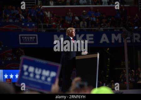 (160722) -- CLEVELAND, 21. Juli 2016 -- Donald Trump spricht am letzten Tag der Republican National Convention in Cleveland, Ohio, USA, 21. Juli 2016. Der New Yorker Milliardär Donald Trump akzeptierte offiziell die Präsidentschaftsnominierung der Republikanischen Partei der Vereinigten Staaten am Donnerstagabend am letzten Tag der Republikanischen Nationalversammlung. )(zcc) US-CLEVELAND-GOP-PRÄSIDENTSCHAFTSNOMINIERUNG-TRUMP YinxBogu PUBLICATIONxNOTxINxCHN 160722 Cleveland 21. Juli 2016 Donald Trump spricht AM Load Day des Republican National Convention in Cleveland Ohio den Vereinigten Staaten 21. Juli 2016 New York Stockfoto