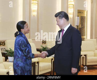 160725 -- PEKING, 25. Juli 2016 -- der chinesische Präsident Xi Jinping R trifft sich mit der US-Sicherheitsberaterin Susan Rice in der Großen Halle des Volkes in Peking, der Hauptstadt Chinas, am 25. Juli 2016. Mcg CHINA-BEIJING-XI JINPING-SUSAN REIS-MEETING CN DingxLin PUBLICATIONxNOTxINxCHN Stockfoto