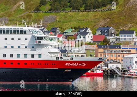 Hurtigruten Ferry, Honningsvag Port, Mageroya Island, Troms og Finnmark, Norwegen Stockfoto