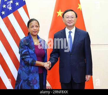 (160725) -- PEKING, 25. Juli 2016 -- der chinesische Staatsrat Yang Jiechi (R) schüttelt die Hand mit der US-Sicherheitsberaterin Susan Rice in Peking, der Hauptstadt Chinas, 25. Juli 2016. )(mcg) CHINA-BEIJING-YANG JIECHI-SUSAN RICE-TALKS (CN) DingxHaitao PUBLICATIONxNOTxINxCHN 160725 Peking Juli 25 2016 Chinesische Staatsräte Yang Jiechi r gibt Hände an die US-amerikanische nationale Sicherheitsberaterin Susan Rice in Peking Hauptstadt Chinas Juli 25 2016 mcg China Peking Yang Jiechi Susan Rice TINTINNCHIxCHIODINNCHNNCHIODINNNNNCHNNNNCN Stockfoto