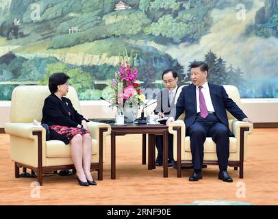 (160725) -- PEKING, 25. Juli 2016 -- der chinesische Präsident Xi Jinping (R) trifft sich mit der Generaldirektorin der Weltgesundheitsorganisation Margaret Chan (L) in der Großen Halle des Volkes in Peking, der Hauptstadt Chinas, am 25. Juli 2016. )(mcg) CHINA-BEIJING-XI JINPING-MARGARET CHAN-MEETING (CN) LixTao PUBLICATIONxNOTxINxCHN 160725 Peking Juli 25 2016 DER chinesische Präsident Xi Jinping r trifft sich mit der Generaldirektorin der Weltgesundheitsorganisation Margaret Chan l in der Großen Halle der Prominenten in Peking Hauptstadt von China Juli 25 2016 mcg China Peking Xi Jinping Margaret Chan Meeting CN LixTao PUBLICA Stockfoto