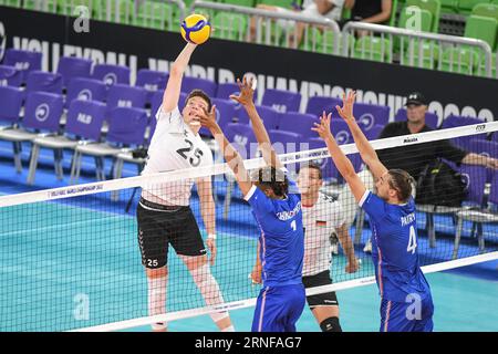 Lukas Masse (Deutschland); Barthelemy Chinenyeze, Jean Patry (Frankreich). Volleyball-Weltmeisterschaft 2022. Stockfoto