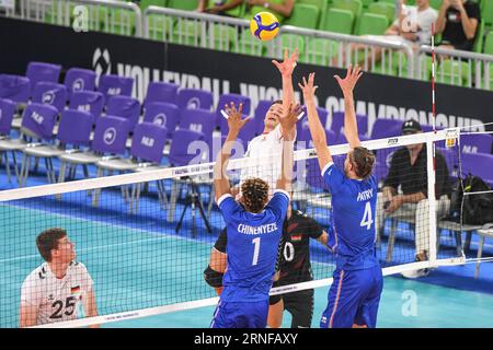 Lukas Masse (Deutschland), Barthelemy Chinenyeze, Jean Patry (Frankreich). Volleyball-Weltmeisterschaft 2022. Stockfoto