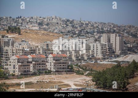 BETHLEHEM, 28. Juli 2016 – Foto vom 28. Juli 2016 zeigt einen Teil der israelischen Siedlung Har Homa in der Nähe der Westjordanland-Stadt Bethlehem. Den israelischen Medien zufolge hat das Bezirksplanungs- und Baukomitee einen Plan für den Bau von 770 Wohneinheiten zwischen der israelischen Siedlung Gilo und dem palästinensischen Viertel Cremisan in der Stadt Beit Jala im Gouvernement Bethlehem hinterlegt. wo dieser Plan Teil eines Planes ist, 1200 Wohneinheiten im Stadtviertel Mordat Gilo zu bauen. Luay Sababa) MIDEAST-BETHLEHEM-SIEDLUNG XinhuaxPalestine PUBLICATIONxNOTxINxCHN Bethlehem Ju Stockfoto