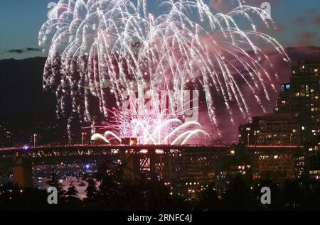 (160731) -- VANCOUVER, 30. Juli 2016 -- Disney Fireworks Team aus den Vereinigten Staaten zeigt sein Feuerwerk auf der 26. Vancouver Celebration of Light in Vancouver, Kanada, 30. Juli 2016. Das US-Feuerwerksteam aus Florida Disneyland zeigte sein Feuerwerk als letzte Show der 26. Vancouver Celebration of Light. )(Axy) CANADA-VANCOUVER-FIREWORKS LiangxSen PUBLICATIONxNOTxINxCHN 160731 Vancouver Juli 30 2016 Disney Fireworks Team aus den Vereinigten Staaten zeigt sein Feuerwerk AUF der 26. Vancouver Celebration of Light in Vancouver Kanada Juli 30 2016 das USA Fireworks Team aus Florida Disne Stockfoto