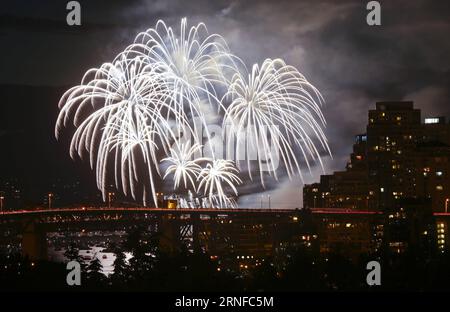 (160731) -- VANCOUVER, 30. Juli 2016 -- Disney Fireworks Team aus den Vereinigten Staaten zeigt sein Feuerwerk auf der 26. Vancouver Celebration of Light in Vancouver, Kanada, 30. Juli 2016. Das US-Feuerwerksteam aus Florida Disneyland zeigte sein Feuerwerk als letzte Show der 26. Vancouver Celebration of Light. )(Axy) CANADA-VANCOUVER-FIREWORKS LiangxSen PUBLICATIONxNOTxINxCHN 160731 Vancouver Juli 30 2016 Disney Fireworks Team aus den Vereinigten Staaten zeigt sein Feuerwerk AUF der 26. Vancouver Celebration of Light in Vancouver Kanada Juli 30 2016 das USA Fireworks Team aus Florida Disne Stockfoto