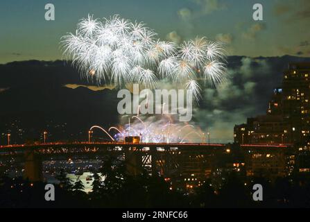 (160731) -- VANCOUVER, 30. Juli 2016 -- Disney Fireworks Team aus den Vereinigten Staaten zeigt sein Feuerwerk auf der 26. Vancouver Celebration of Light in Vancouver, Kanada, 30. Juli 2016. Das US-Feuerwerksteam aus Florida Disneyland zeigte sein Feuerwerk als letzte Show der 26. Vancouver Celebration of Light. )(Axy) CANADA-VANCOUVER-FIREWORKS LiangxSen PUBLICATIONxNOTxINxCHN 160731 Vancouver Juli 30 2016 Disney Fireworks Team aus den Vereinigten Staaten zeigt sein Feuerwerk AUF der 26. Vancouver Celebration of Light in Vancouver Kanada Juli 30 2016 das USA Fireworks Team aus Florida Disne Stockfoto