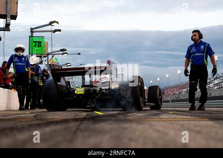 Madison, IL, USA. 26. August 2023. STING RAY ROBB (R) (51) von Payette, Idaho, fährt während eines Trainings für die Bommarito Automotive Group 500 auf dem World Wide Technology Raceway in Madison, IL, auf der Strecke. (Bild: © Colin Mayr Grindstone Media Grou/ASP) NUR REDAKTIONELLE VERWENDUNG! Nicht für kommerzielle ZWECKE! Stockfoto