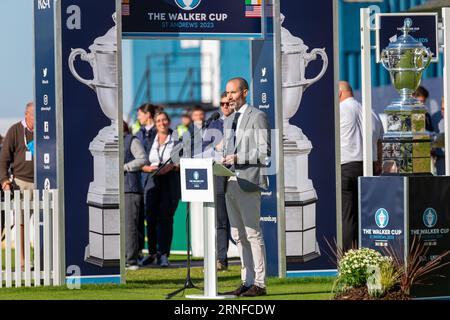 St. Andrews, Schottland. September 2023. Andrew Coltart ist Gastgeber der Eröffnungszeremonie des Walker Cup 2023. Großbritannien und Irland gehen diese Woche im 49. Walker Cup-Match gegen die Vereinigten Staaten von Amerika. Vor 100 Jahren wurde der Walker Cup erstmals in St. Andrews ausgetragen, da sich die beiden Seiten – bestehend aus zehn führenden männlichen Amateurgolfspielern – darauf vorbereiten, auf dem historischen Old Course zu kämpfen Stockfoto