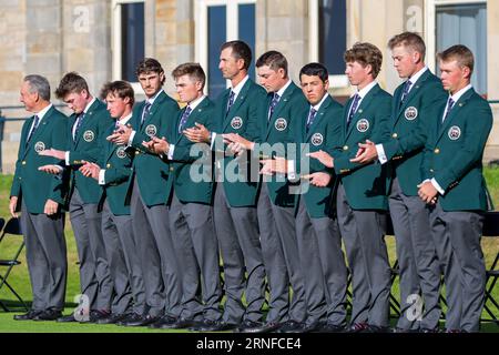 St. Andrews, Schottland. September 2023. Das USA Team applaudierte während der Eröffnungszeremonie des Walker Cup 2023. Großbritannien und Irland gehen diese Woche im 49. Walker Cup-Match gegen die Vereinigten Staaten von Amerika. Vor 100 Jahren wurde der Walker Cup erstmals in St. Andrews ausgetragen, da sich die beiden Seiten – bestehend aus zehn führenden männlichen Amateurgolfspielern – darauf vorbereiten, auf dem historischen Old Course zu kämpfen Stockfoto
