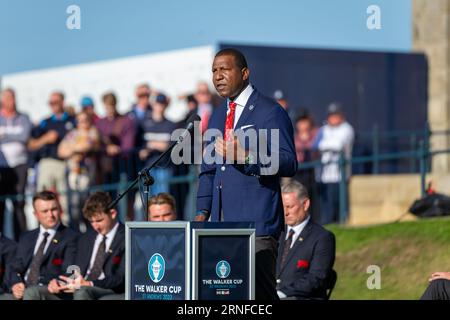 St. Andrews, Schottland. September 2023. Fred Perpall USGA Präsident sprach während der Eröffnungszeremonie des Walker Cup 2023. Großbritannien und Irland gehen diese Woche im 49. Walker Cup-Match gegen die Vereinigten Staaten von Amerika. Vor 100 Jahren wurde der Walker Cup erstmals in St. Andrews ausgetragen, da sich die beiden Seiten – bestehend aus zehn führenden männlichen Amateurgolfspielern – darauf vorbereiten, auf dem historischen Old Course zu kämpfen Stockfoto