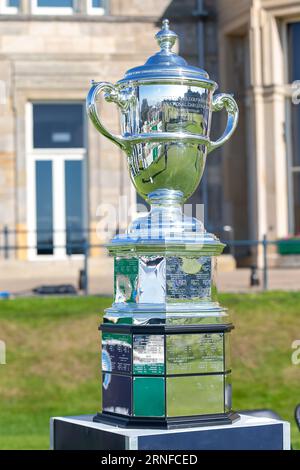 St. Andrews, Schottland. September 2023. Der Walker Cup badete während der Eröffnungszeremonie des Walker Cup 2023 in herrlichem Sonnenschein. Großbritannien und Irland gehen diese Woche im 49. Walker Cup-Match gegen die Vereinigten Staaten von Amerika. Vor 100 Jahren wurde der Walker Cup erstmals in St. Andrews ausgetragen, da sich die beiden Seiten – bestehend aus zehn führenden männlichen Amateurgolfspielern – darauf vorbereiten, auf dem historischen Old Course zu kämpfen Stockfoto