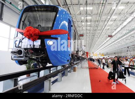 (160802) -- RIO DE JANEIRO, 2. August 2016 -- Foto vom 7. Juni 2011 zeigt die erste elektrische Triebwerkseinheit (EMU) für Rio de Janeiro in Changchun, der Hauptstadt der nordöstlichen chinesischen Provinz Jilin. Die neue U-Bahn-Linie 4 von Rio, die zu den wichtigsten bleibenden Legenden der Spiele gehören wird, verbindet das Tourismusviertel der Stadt mit dem westlichen Viertel Barra da Tijuca, in dem viele der olympischen Veranstaltungen stattfinden sollen. Die wichtigste olympische Transportlinie besteht aus in China hergestellten Zügen, die von der Changchun Railway Vehicles Co., einer Tochtergesellschaft von CRRC, einem der größten chinesischen Bahnhersteller, entworfen und hergestellt werden Stockfoto