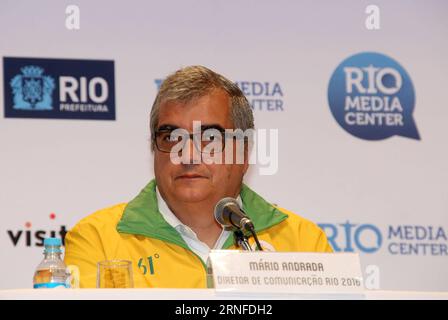 (160802) -- RIO DE JANEIRO, 2. Aug. 2016 -- Rio 2016 Kommunikationsdirektor Mario Andrada spricht während einer Pressekonferenz in Rio de Janeiro, Brasilien am 2. Aug. 2016. Die Stadtverwaltung von Rio präsentierte am Dienstag die Route der olympischen Flamme in Rio de Janeiro. ()(dh) (SP)BRASILIEN-RIO DE JANEIRO-OLYMPICS-FLAME LixMing PUBLICATIONxNOTxINxCHN 160802 Rio de Janeiro 2. August 2016 Rio 2016 Kommunikationsdirektor Mario Andrada spricht auf einer Pressekonferenz in Rio de Janeiro Brasilien AM 2. August 2016 die Stadtverwaltung von Rio präsentierte AM Dienstag in Rio de Janeiro die Route of Flame SP br Stockfoto