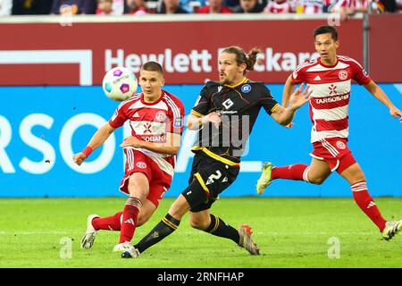 Düsseldorf, Deutschland, 01.09.2023. Fortuna Düsseldorf vs. Karlsruher SC, Fußball, 2. Bundesliga, 5. Spieltag, Saison 2023/2024. Christos Tzolis gibt Fortuna Düsseldorf Anfang der zweiten Halbzeit einen 2:1 Vorsprung. DFL-VORSCHRIFTEN VERBIETEN DIE VERWENDUNG VON FOTOS ALS BILDSEQUENZEN UND/ODER QUASI-VIDEO. Quelle: NewsNRW / Alamy Live News Stockfoto