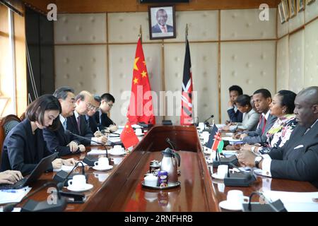 (160810) -- NAIROBI, 10. August 2016 -- der chinesische Außenminister Wang Yi (2. L) führt Gespräche mit seiner kenianischen Gegenpartei Amina Mohamed (2. R) in Nairobi, Kenia, 10. August 2016. ) (wy) KENIA-NAIROBI-CHINA-AUSSENMINISTERGESPRÄCHE PanxSiwei PUBLICATIONxNOTxINxCHN 160810 Nairobi Aug 10 2016 Chinesische Außenminister Wang Yi 2nd l führt Gespräche mit seinem kenianischen Teil Amina Mohamed 2nd r in Nairobi Kenia 10. Aug 2016 wy Kenia Kenia China Außenministergespräche PanxSiwei PUBLICATIONxNOTxINxCHN Stockfoto