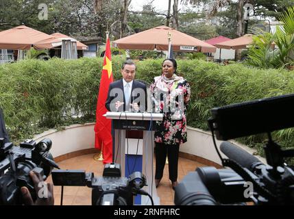 (160810) -- NAIROBI, 10. August 2016 -- der chinesische Außenminister Wang Yi (L) spricht während einer gemeinsamen Pressekonferenz mit seiner kenianischen Gegenpartei Amina Mohamed nach ihren Gesprächen in Nairobi, Kenia, 10. August 2016. ) (wy) KENIA-NAIROBI-CHINA-AUSSENMINISTERKONFERENZ PanxSiwei PUBLICATIONxNOTxINxCHN 160810 Nairobi 10. August 2016 Chinesische Außenminister Wang Yi l spricht während einer gemeinsamen Pressekonferenz mit seinem kenianischen Teil Amina Mohamed nach ihren Gesprächen in Nairobi Kenia 10. August 2016 wy Kenia Kenia Kenia Außenministerkonferenz PanxSiwei PUBLATIONxNOTxCHINxCHN Stockfoto