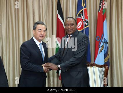 (160810) -- NAIROBI, 10. August 2016 -- der kenianische Präsident Uhuru Kenyatta (R) trifft sich mit dem chinesischen Außenminister Wang Yi in Nairobi, Kenia, 10. August 2016. ) (wy) KENIA-NAIROBI-CHINA-UHURU KENYATTA-WANG YI-TREFFEN PanxSiwei PUBLICATIONxNOTxINxCHN 160810 Nairobi 10. August 2016 kenianischer Präsident Uhuru Kenyatta r trifft sich mit den chinesischen Außenministern Wang Yi in Nairobi Kenia 10. August 2016 wy Kenia Nairobi China Uhuru Kenyatta Wang YNONOICTICICTICNCHIxBLINN Stockfoto