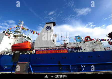 (160812) -- SANYA, 12. August 2016 -- Chinas Tiefsee-Tauchboot Tansuo-1 kehrt am 12. August 2016 nach Sanya in der südchinesischen Provinz Hainan zurück. Tansuo-1 kehrte am Freitag nach Sanya zurück, nachdem er seine erfolgreiche Jungfernfahrt zum Mariana-Graben abgeschlossen hatte. Auf dem Mutterschiff befanden sich 60 Forscher und Besatzung sowie ein autonomes ferngesteuertes Tauchboot mit 000 Metern, ein 9.000 Meter langes Meeresboden-Seismometer und andere im Inland hergestellte Geräte. Er verließ Sanya am 22. Juni für die Mariana Trench Expedition. (WYL) CHINA-SANYA-TIEFSEE-TAUCHBOOT MUTTER SCHIFF-RÜCKFÜHRUNG (CN) SHAXXIAOFENG PUBLICATIO Stockfoto