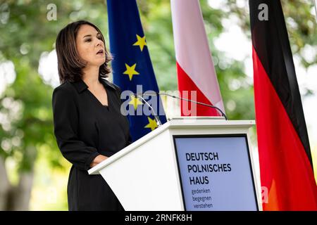 Berlin, Deutschland. September 2023. Annalena Baerbock erinnert an den Beginn des Zweiten Weltkriegs vor 84 Jahren. Am 1. September 1939 drangen deutsche Truppen in das benachbarte Polen ein. Quelle: Fabian Sommer/dpa/Alamy Live News Stockfoto