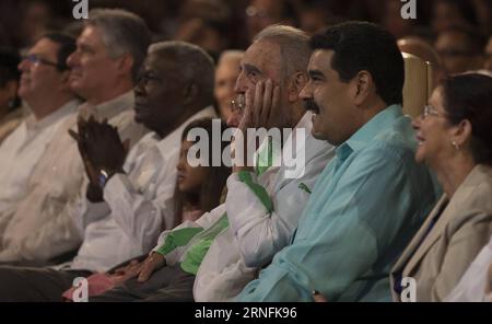 (160814) -- HAVANNA, 13. August 2016 -- Foto von Cubadebate zeigt Kubas Revolutionsführer Fidel Castro (3. R), zusammen mit dem venezolanischen Präsidenten Nicolas Maduro (2. R), eine Gala zu Ehren seines 90. Geburtstages im Karl-Marx-Theater in Havanna, der Hauptstadt Kubas, am 13. August 2016. Ismael Francisco/Cubadebate)(hy) MADATORY CREDIT NO FILE-NO SALE ONLY FOR REDAKTIONELLE Use CUBA-HAVANA-POLITICS-FIDEL CASTRO-BIRTHDAY e CUBADEBATE PUBLICATIONxNOTxINxCHN 160814 Havanna 13. August 2016 Foto bereitgestellt von Cubadebate zeigt Kuba S Revolutionary Leader Fidel Castro 3. R neben dem venezolanischen Präsidenten Stockfoto