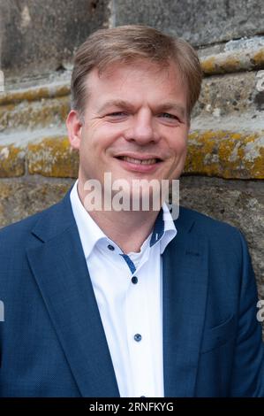 ENSCHEDE, NIEDERLANDE - 05. JUL 2020: Der niederländische Politiker Pieter Omtzigt ist der beliebteste Politiker im Repräsentantenhaus. Stockfoto