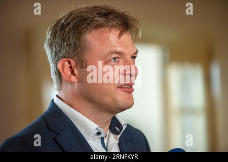 ENSCHEDE, NIEDERLANDE - 05. JUL 2020: Der niederländische Politiker Pieter Omtzigt ist der beliebteste Politiker im Repräsentantenhaus. Stockfoto