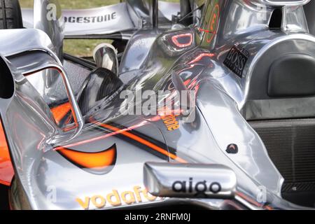 Hampton Court, Surrey, Vereinigtes Königreich. September 2023. Szenen am ersten Tag des Concourse of Elegance im Hampton Court Palace. OPS: Lewis HamiltonÕs McLren MP4/22A – der Wagen, in dem er die ersten beiden Grands Prix seiner illustren Karriere gewann. Quelle: Motofoto/Alamy Live News Stockfoto