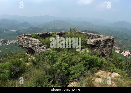 (160815) -- TAIYUAN, 15. August 2016 -- Foto aufgenommen am 11. August 2016 zeigt Ruinen eines Blockhauses der japanischen Armee auf dem Fengpo-Berg im Dorf Shangshe im Kreis Yu, Provinz Shanxi in Nordchina. Am Montag jährte sich die bedingungslose Kapitulation Japans am Ende des Zweiten Weltkriegs zum 71. Mal Etwa 400.000 Frauen in Asien wurden während des Zweiten Weltkriegs zu Trostfrauen für die japanische Armee gemacht, von denen fast die Hälfte Chinesen sind, laut einem Forschungszentrum für Trostfrauen am Humanities and Communication College der Shanghai Normal University. Seit 1990 begannen etwa 100 überlebende Trostfrauen Stockfoto