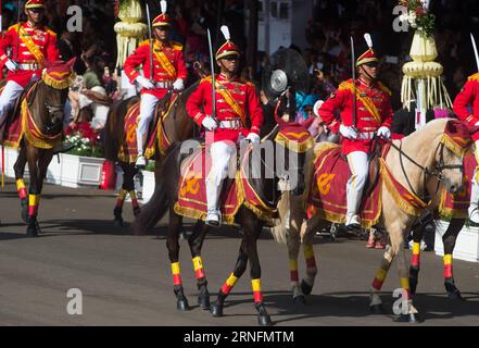 Unabhängigkeitstag in Indonesien (160817) -- JAKARTA, 17. August 2016 -- indonesische Ehrenwachen nehmen am indonesischen Unabhängigkeitstag in Jakarta am 17. August 2016 Teil. Indonesien feierte am 17. August seinen 71. Jahrestag der Unabhängigkeit. ) (zy) INDONESIEN-JAKARTA-UNABHÄNGIGKEITSTAG DuxYu PUBLICATIONxNOTxINxCHN UNABHÄNGIGKEITSTAG in Indonesien 160817 Jakarta 17. August 2016 indonesische EHRENGARDE nehmen AM indonesischen Unabhängigkeitstag in Jakarta Teil AM 17. August 2016 feierte Indonesien seinen 71. Jahrestag der Unabhängigkeit AM 17. August ZY Indonesien Jakarta Unabhängigkeitstag DuxYu PUBL Stockfoto