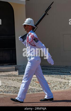 Ein Soldat auf einer Parade vor dem Fürstenpalast, Palais Princier, Monaco-Ville, Monaco, Frankreich Stockfoto