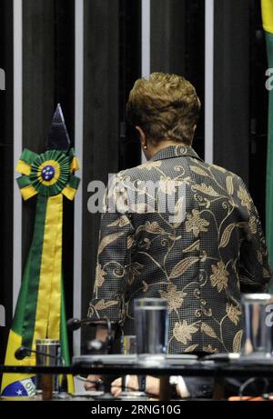 Dilma Rousseff - Amtsenthebungsverfahren in BRASILIA (160831) -- BRASILIA, 31. Aug. 2016 -- Aktenfoto vom 29. Aug. 2016, zeigt, wie die suspendierte Präsidentin Dilma Rousseff ihre Verteidigung für den Amtsenthebungsverfahren gegen sie vor dem Senat in Brasilia, Brasilien, verlässt. Der brasilianische Senat stimmte am 31. August 2016 dafür, Dilma Rousseff mit 61 Stimmen gegen 20 Stimmen aus der Präsidentschaft zu streichen. Das bedeutet, dass Rousseff sofort und dauerhaft aus ihrer Rolle entfernt wird und Michel Temer, der nach der Amtsenthebung von Rousseff im Mai die Interimspräsidentschaft übernommen hat, bis zum e Präsident wird Stockfoto