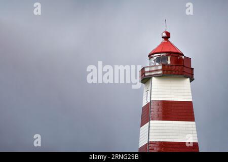 Leuchtturm von Alnes im Winter, Godøy, Ålesund, Norwegen Stockfoto