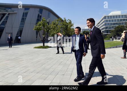 160903 -- HANGZHOU, September 3,2016 -- der kanadische Premierminister Justin Trudeau und Alibabas Vorsitzender Jack Ma besuchen das Hauptquartier von Alibaba in Hangzhou, der Hauptstadt der ostchinesischen Provinz Zhejiang, 3. September 2016. Am Samstag wurde in Alibaba's Tmall, einer der beliebtesten Online-Shopping-Plattformen in China, ein offizieller Tmall Online-Shop für kanadische Spezialitäten eröffnet. ZHS G20 SUMMITCHINA-HANGZHOU-CANADA-PM-JACK MA-ALIBABA CN JINXLIANGKUAI PUBLICATIONXNOTXINXCHN Stockfoto