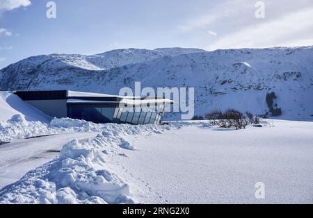 Leuchtturm von Alnes im Winter, Godøy, Ålesund, Norwegen Stockfoto