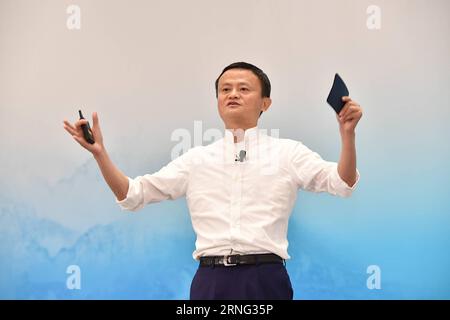 (160903) -- HANGZHOU, 3. September 2016 -- Alibabas Vorsitzender Jack Ma hält eine Rede während des Business 20 (B20) Gipfelbanketts in Hangzhou, Hauptstadt der ostchinesischen Provinz Zhejiang, 3. September 2016. )(zkr) (G20-GIPFEL)CHINA-HANGZHOU-B20-BANKETT (CN) LixXin PUBLICATIONxNOTxINxCHN 160903 Hangzhou 3. September 2016 Alibaba S-Vorsitzender Jack MA hält eine Rede während des Business 20 B20-Gipfelbanketts in Hangzhou Hauptstadt der Ostchina S Provinz Zhejiang 3. September 2016 CCR G20 Gipfel China Hangzhou BICxBLINX20 in Banquet Stockfoto