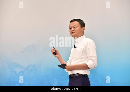 (160903) -- HANGZHOU, 3. September 2016 -- Alibabas Vorsitzender Jack Ma hält eine Rede während des Business 20 (B20) Gipfelbanketts in Hangzhou, Hauptstadt der ostchinesischen Provinz Zhejiang, 3. September 2016. )(zkr) (G20-GIPFEL)CHINA-HANGZHOU-B20-BANKETT (CN) LixXin PUBLICATIONxNOTxINxCHN 160903 Hangzhou 3. September 2016 Alibaba S-Vorsitzender Jack MA hält eine Rede während des Business 20 B20-Gipfelbanketts in Hangzhou Hauptstadt der Ostchina S Provinz Zhejiang 3. September 2016 CCR G20 Gipfel China Hangzhou BICxBLINX20 in Banquet Stockfoto