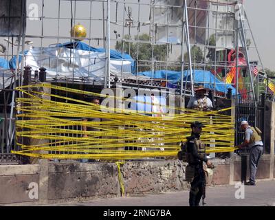 Irak: Anschlag in Bagdad (160910) -- BAGDAD, 10. September 2016 -- Ein Sicherheitsmitglied steht am Ort der Bombenexplosionen in Bagdad, Irak, 10. September 2016. Die Gruppe Islamischer Staat (IS) behauptete am Samstag die Verantwortung für zwei Bombenexplosionen in einem geschäftigen Einkaufszentrum in der irakischen Hauptstadt Bagdad, bei denen 11 Menschen getötet und 29 weitere verletzt wurden, sagte die Gruppe in einer Online-Erklärung. Khalil )(hy) IRAK-BAGDAD-ANGRIFF Dawood PUBLICATIONxNOTxINxCHN Irak Stopp in Bagdad 160910 Bagdad 10. September 2016 ein Sicherheitsmitglied steht AM Ort der Bombenexplosionen in Bagdad Irak 10. September 2016 der Islamische Staat IST Gruppe O Stockfoto