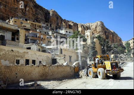 DAMASKUS, 10. September 2016 - Bauarbeiter reparieren zerstörte Teile der antiken Stadt Maaloula, außerhalb der syrischen Hauptstadt Damaskus, am 10. September 2016. Maaloula ist eine der ältesten Wiegen des Christentums in Syrien, wo intensive Kämpfe zwischen der syrischen Armee und Rebellengruppen stattgefunden haben. )(yy) SYRIEN-MAALOULA-RESTAURIERUNGSPROZESS AmmarxSafarjalani PUBLICATIONxNOTxINxCHN Damaskus 10. September 2016 Bauarbeiter Reparatur zerstörte Teile der alten Stadt MAALOULA außerhalb der syrischen Hauptstadt Damaskus AM 10. September 2016 IST MAALOULA eine der ältesten Wiegen des Christentums in Syr Stockfoto