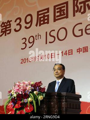 (160914) -- PEKING, 14. September 2016 -- der chinesische Ministerpräsident Li Keqiang spricht an die 39. Generalversammlung der Internationalen Organisation für Normung (ISO) in Peking, Hauptstadt Chinas, 14. September 2016. ) (wyo) CHINA-BEIJING-LI KEQIANG-ISO GENERALVERSAMMLUNG (CN) LiuxWeibing PUBLICATIONxNOTxINxCHN 160914 Peking 14. September 2016 der chinesische Premierminister Keqiang spricht vor der 39. Internationalen Organisation für Normung ISO Generalversammlung in Peking Hauptstadt Chinas 14. September 2016 wyo China Peking Links Keqiang ISO Generalversammlung NOCN LiuxWeibing PUxBLN Stockfoto