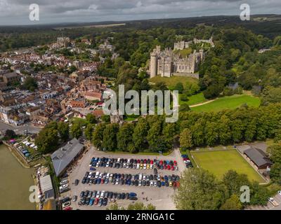 Luftaufnahme von Arundel Castle, Arundel, West Sussex, Großbritannien. Stockfoto