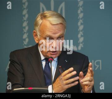 (160915) -- KIEW, 14. September 2016 -- der französische Außenminister Jean-Marc Ayrault nimmt am 14. September 2016 an einer Pressekonferenz in Kiew, der Hauptstadt der Ukraine, Teil. Der Besuch der deutschen und französischen Außenminister am Mittwoch forderte die Konfliktparteien in der Ostukraine auf, die im Minsker Waffenstillstandsabkommen vorgesehenen Maßnahmen vollständig umzusetzen, um den Weg für eine friedliche Lösung der Krise zu ebnen. ) (Syq) UKRAINE-KIEW-DEUTSCHLAND-FRANKREICH-FM-PRESSEKONFERENZ Sergei PUBLICATIONxNOTxINxCHN 160915 Kiew 14. September 2016 die französischen Außenminister Jean Marc Ayrault nehmen an einer Pressekonferenz in Kiew Hauptstadt der Ukraine O Teil Stockfoto