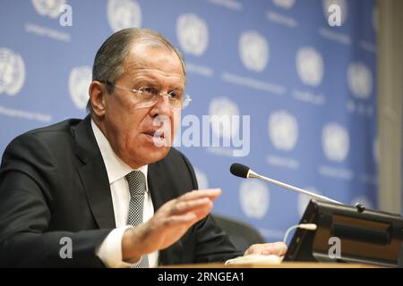 (160923) -- VEREINTEN NATIONEN, 23. September 2016 -- der russische Außenminister Sergej Lawrow spricht während einer Pressekonferenz, nachdem er am 23. September 2016 die Generaldebatte der UN-Generalversammlung im UN-Hauptquartier in New York ansprach. Die Grundlage der weltweiten Stabilität wird zerstört, warnte Lawrow am Freitag in der UN-Generalversammlung und beschuldigte eine ungenannte arrogante Supermacht, einseitig gefährliche Lösungen für die komplexesten Konflikte und Krisen voranzutreiben. ) WangxYing PUBLICATIONxNOTxINxCHN Vereinte Nationen 23. September 2016 Russische Außenminister Sergej Lawrow spricht duri Stockfoto