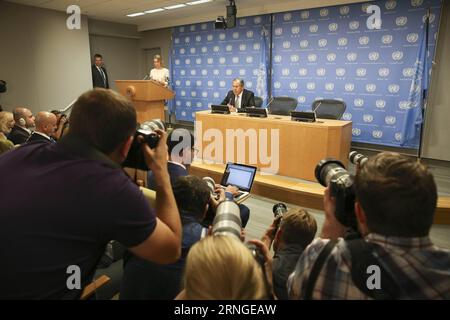 (160923) -- VEREINTEN NATIONEN, 23. September 2016 -- der russische Außenminister Sergej Lawrow nimmt an einer Pressekonferenz Teil, nachdem er am 23. September 2016 im UN-Hauptquartier in New York vor der Generaldebatte der Vereinten Nationen gesprochen hatte. Die Grundlage der weltweiten Stabilität wird zerstört, warnte Lawrow am Freitag in der UN-Generalversammlung und beschuldigte eine ungenannte arrogante Supermacht, einseitig gefährliche Lösungen für die komplexesten Konflikte und Krisen voranzutreiben. ) WangxYing PUBLICATIONxNOTxINxCHN Vereinte Nationen 23. September 2016 Russische Außenminister Sergej Lawrow nimmt an einer Presse C Teil Stockfoto