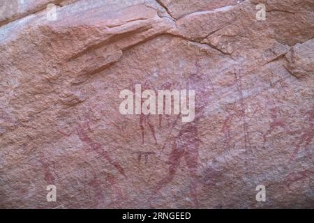 Felsgravuren von Tassili n'Ajjer-Wüste von Tadrart rouge tassili najer in Djanet City Stockfoto