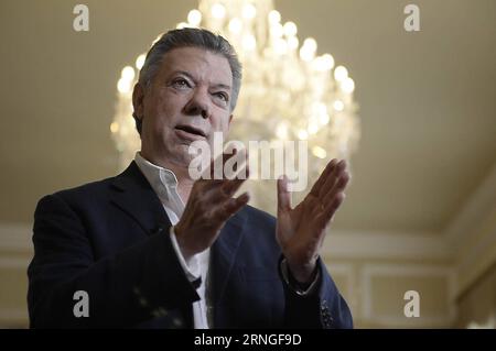 (160926) -- CARTAGENA, 25. September 2016 -- Bild des kolumbianischen Präsidenten Juan Manuel Santos bei einem Interview in Cartagena de Indias, Kolumbien, am 25. September 2016. Santos und der führende Führer der Revolutionären Streitkräfte Kolumbiens (FARC) Timoleon Jimenez werden die von beiden Seiten im August in Havanna am 25. September erzielte Friedensvereinbarung förmlich unterzeichnen. Juan David Tena/SIG/Colombia s Presidency) (vf) (ah) (zw) COLOMBIA-CARTAGENA-FARC-POLITICS-INTERVIEW COLOMBIANxPRESIDENCY PUBLICATIONxNOTxINxCHN Cartagena Sept 25 2016 Bild des kolumbianischen Präsidenten Juan Manue Stockfoto