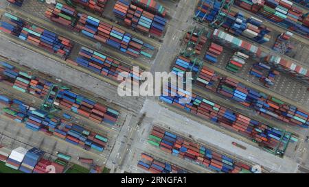 (160926) -- SHANGHAI, 26. September 2016 -- dieses Luftbild vom 21. September 2016 zeigt die China (Shanghai) Pilot Free Trade Zone in Shanghai, Ostchina. Am 29. September jährt sich zum 3. Mal die Gründung der China (Shanghai) Pilot Free Trade Zone. ) (Zwx) CHINA-SHANGHAI-PILOT FREIHANDELSZONE JAHRESTAG (CN) PeixXin PUBLICATIONxNOTxINxCHN Shanghai September 26 2016 dieses Luftbild VOM 21. September 2016 zeigt die China Shanghai Pilot Freihandelszone in Shanghai Ostchina September 29 wird das 3. Gründungsjubiläum der China Shanghai Pilot Freihandelszone zwx China Shanghai feiern Vorsteuerfrei Tr Stockfoto