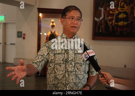 Honolulu, USA. September 2023. James Kunane Tokioka, Direktor des Department of Business, Economic Development and Tourism (DBEDT) von Hawaii, spricht während eines Interviews mit Xinhua in Honolulu, Hawaii, USA, am 25. August 2023. Die katastrophalen Waldbrände auf Hawaiis Insel Maui waren ein großer Schlag für die lokale Tourismusbranche, sagte Tokioka. Quelle: Zeng Hui/Xinhua/Alamy Live News Stockfoto